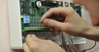 Монтаж аварийных сигнализаций от 3100 руб. в Новокуйбышевске